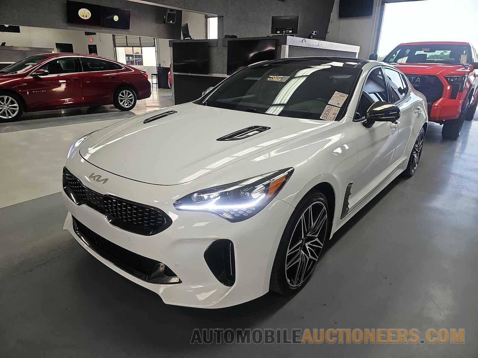 KNAE55LC8N6116493 Kia Stinger 2022
