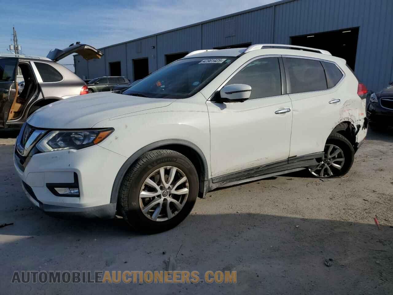 KNMAT2MT1HP577439 NISSAN ROGUE 2017