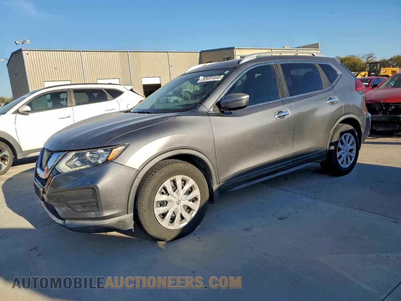 KNMAT2MT1HP577909 NISSAN ROGUE 2017