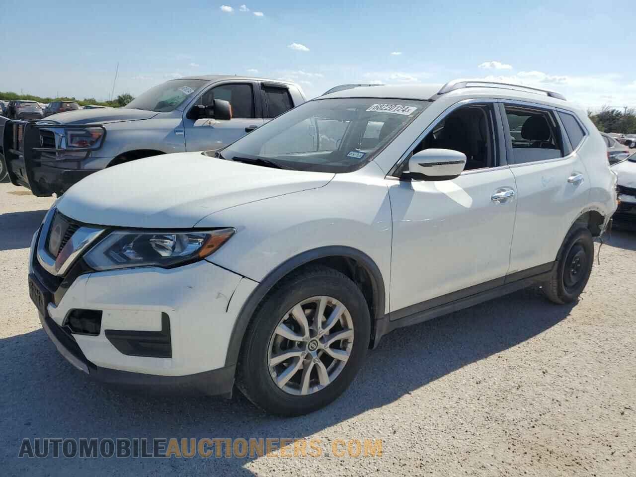 KNMAT2MT3HP608075 NISSAN ROGUE 2017