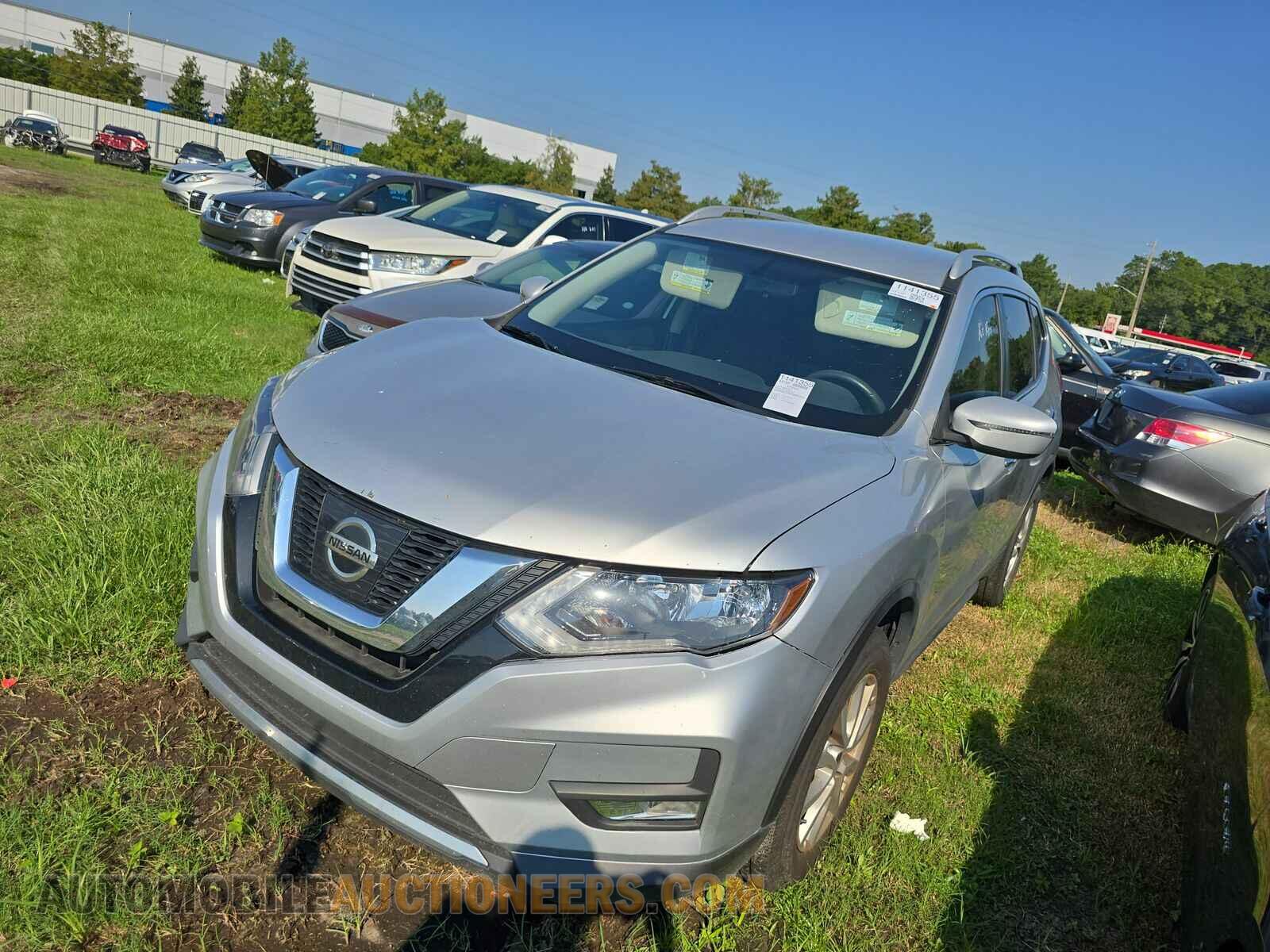 KNMAT2MT4HP612121 Nissan Rogue 2017