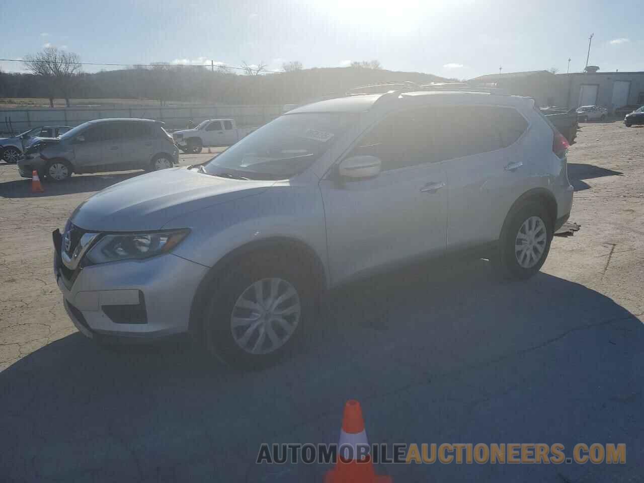 KNMAT2MT6HP522582 NISSAN ROGUE 2017