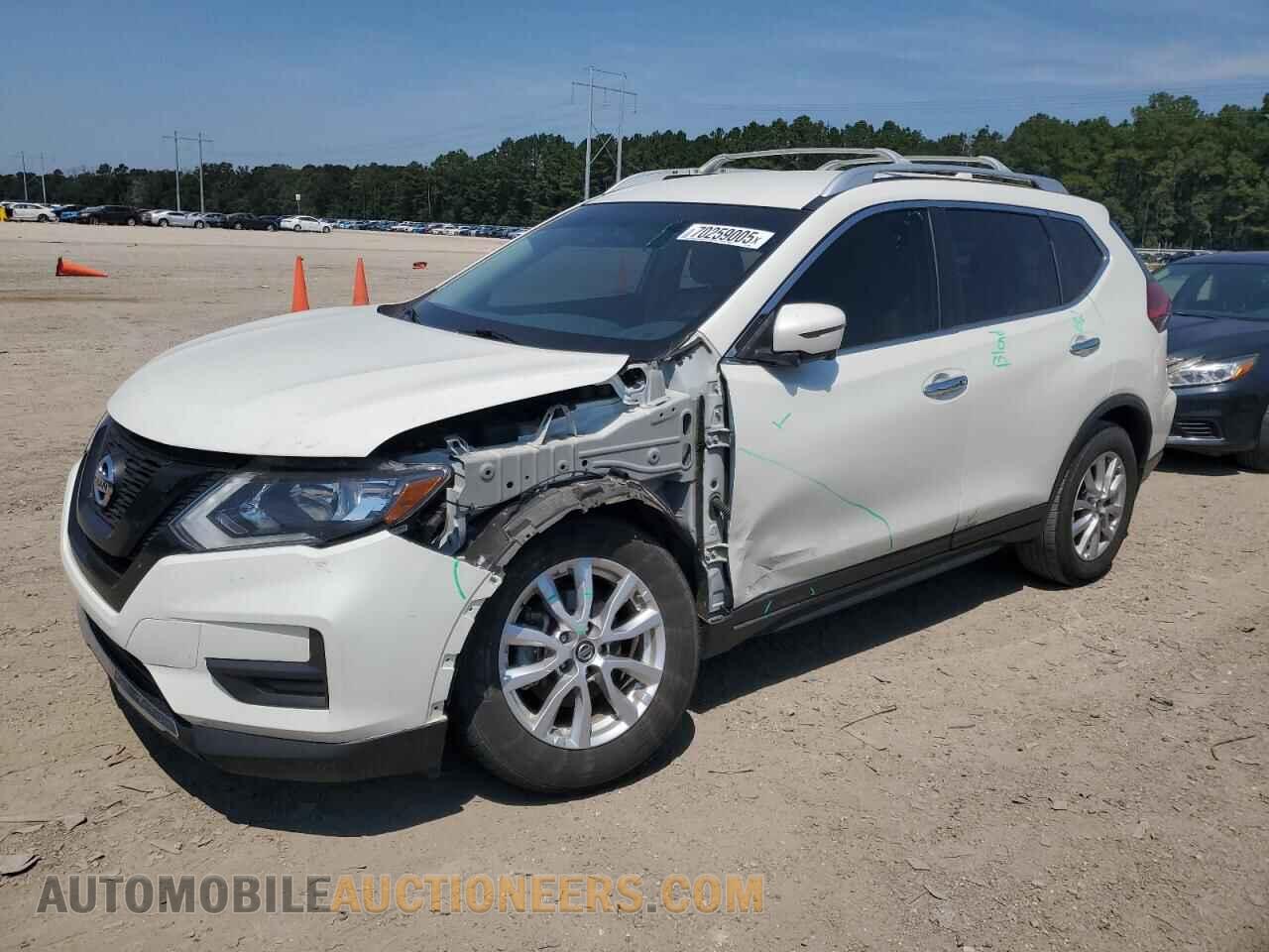 KNMAT2MT7HP510988 NISSAN ROGUE 2017