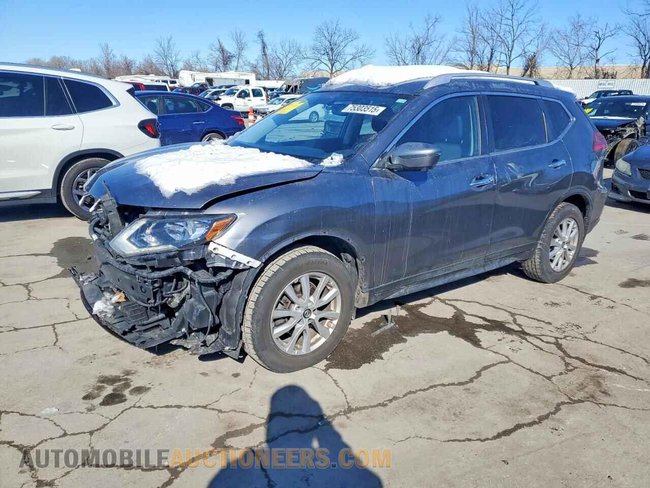 KNMAT2MT7HP555946 NISSAN ROGUE 2017