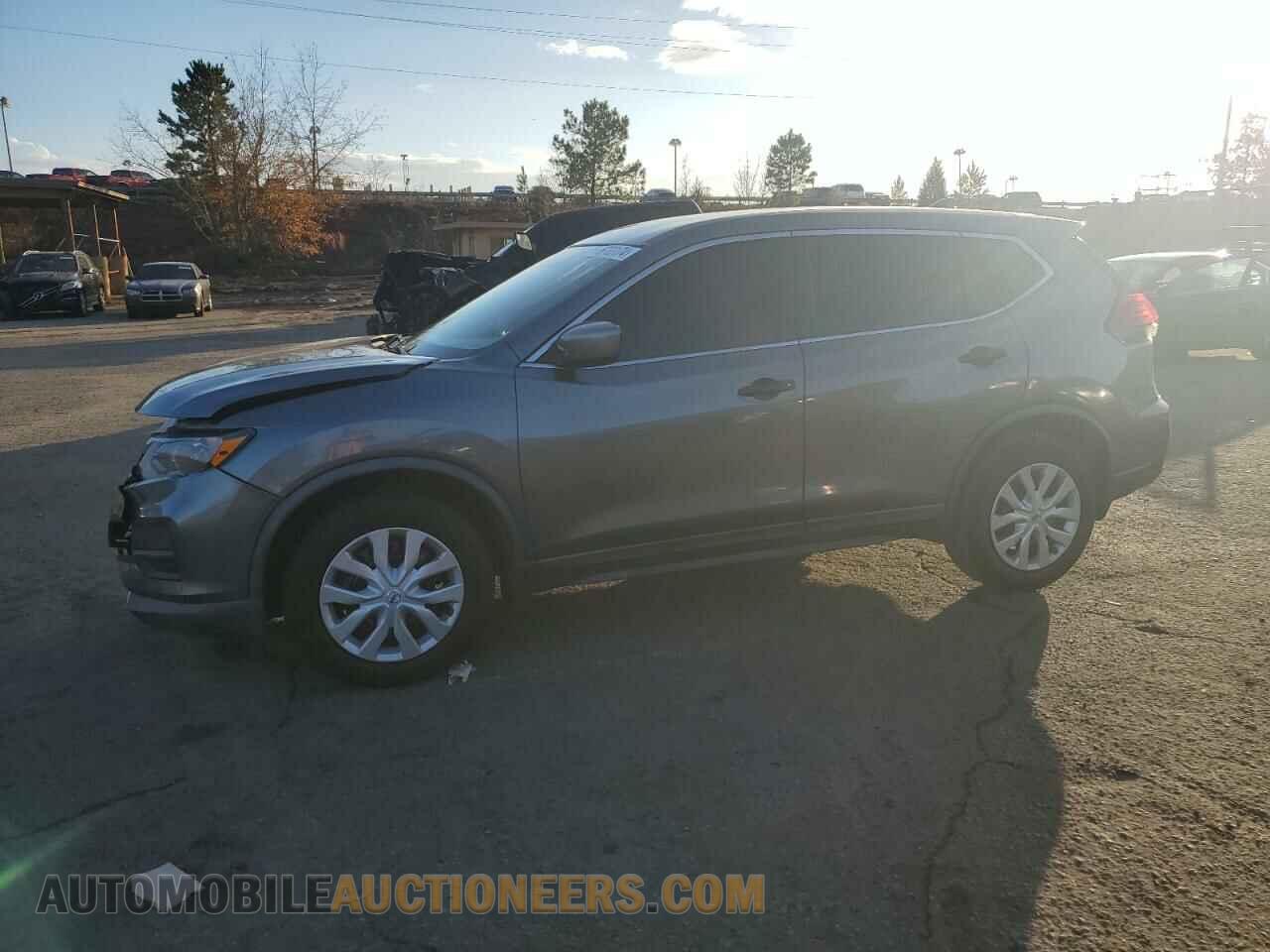 KNMAT2MT7HP601646 NISSAN ROGUE 2017
