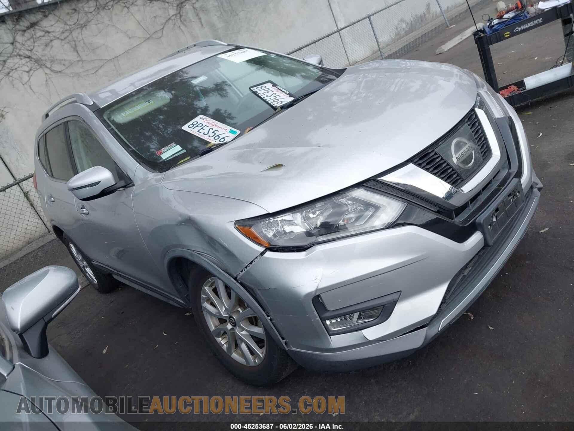 KNMAT2MT7HP610735 NISSAN ROGUE 2017
