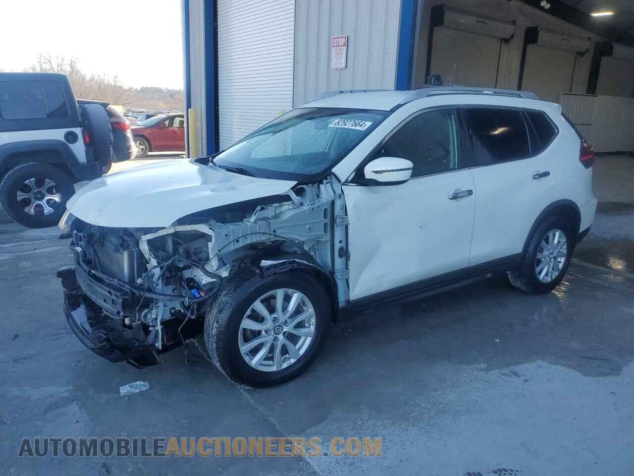 KNMAT2MT7HP611688 NISSAN ROGUE 2017