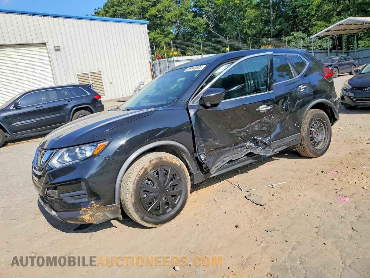 KNMAT2MT7HP613490 NISSAN ROGUE 2017