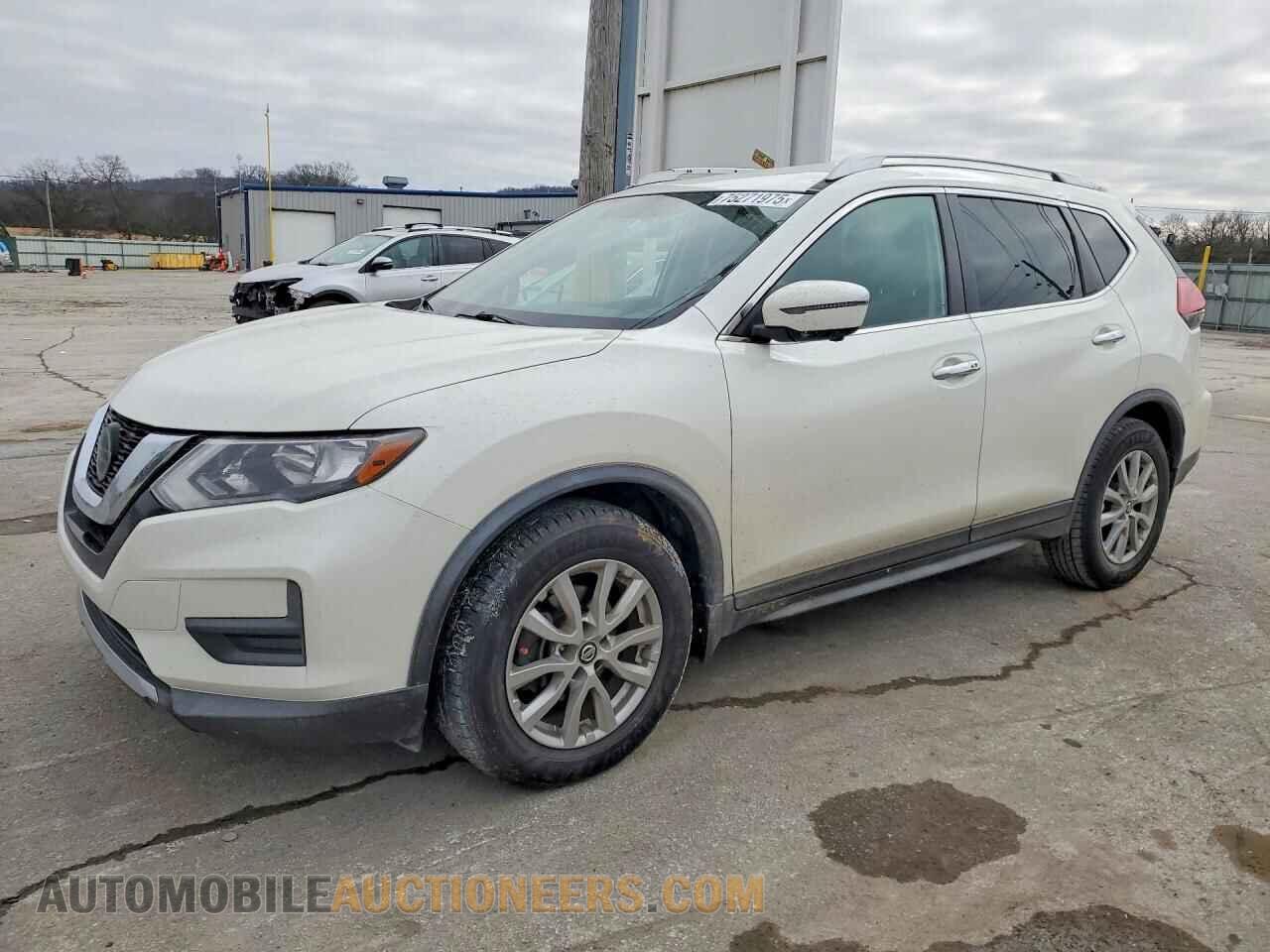 KNMAT2MT7JP513833 NISSAN ROGUE 2018
