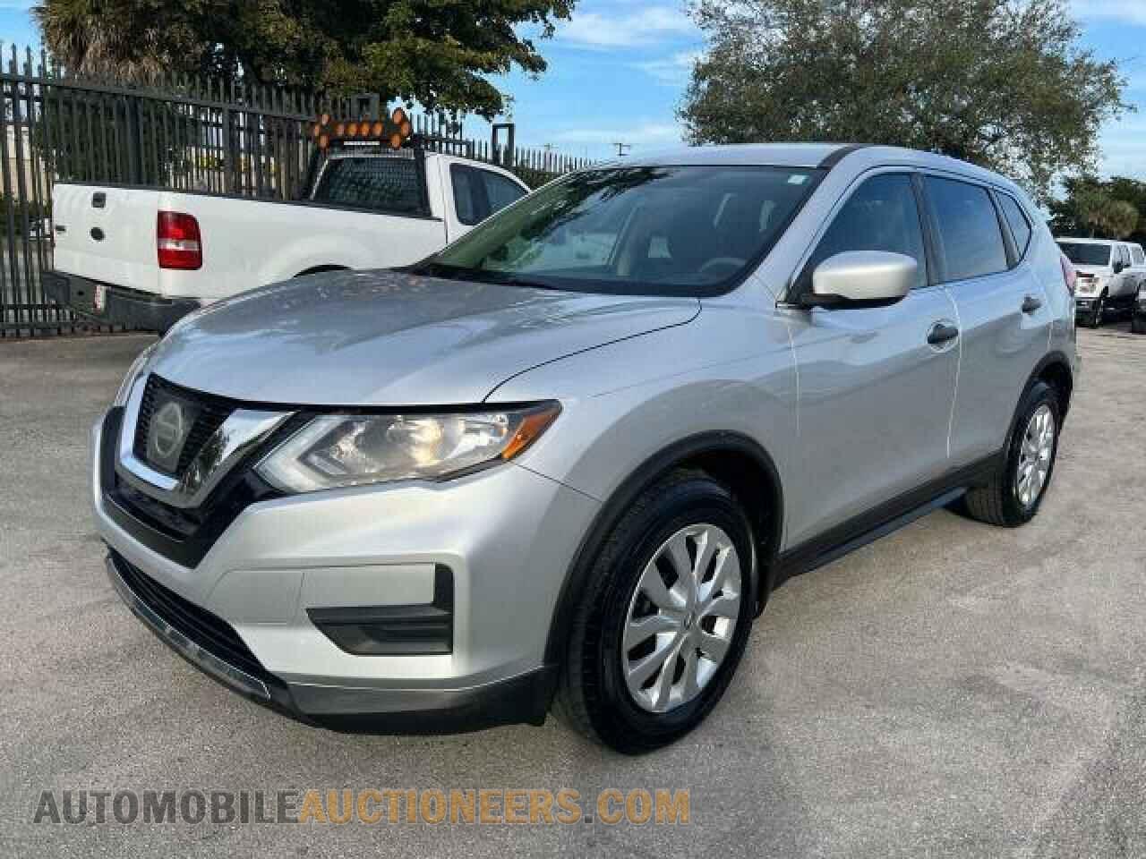 KNMAT2MT8HP577261 NISSAN ROGUE 2017
