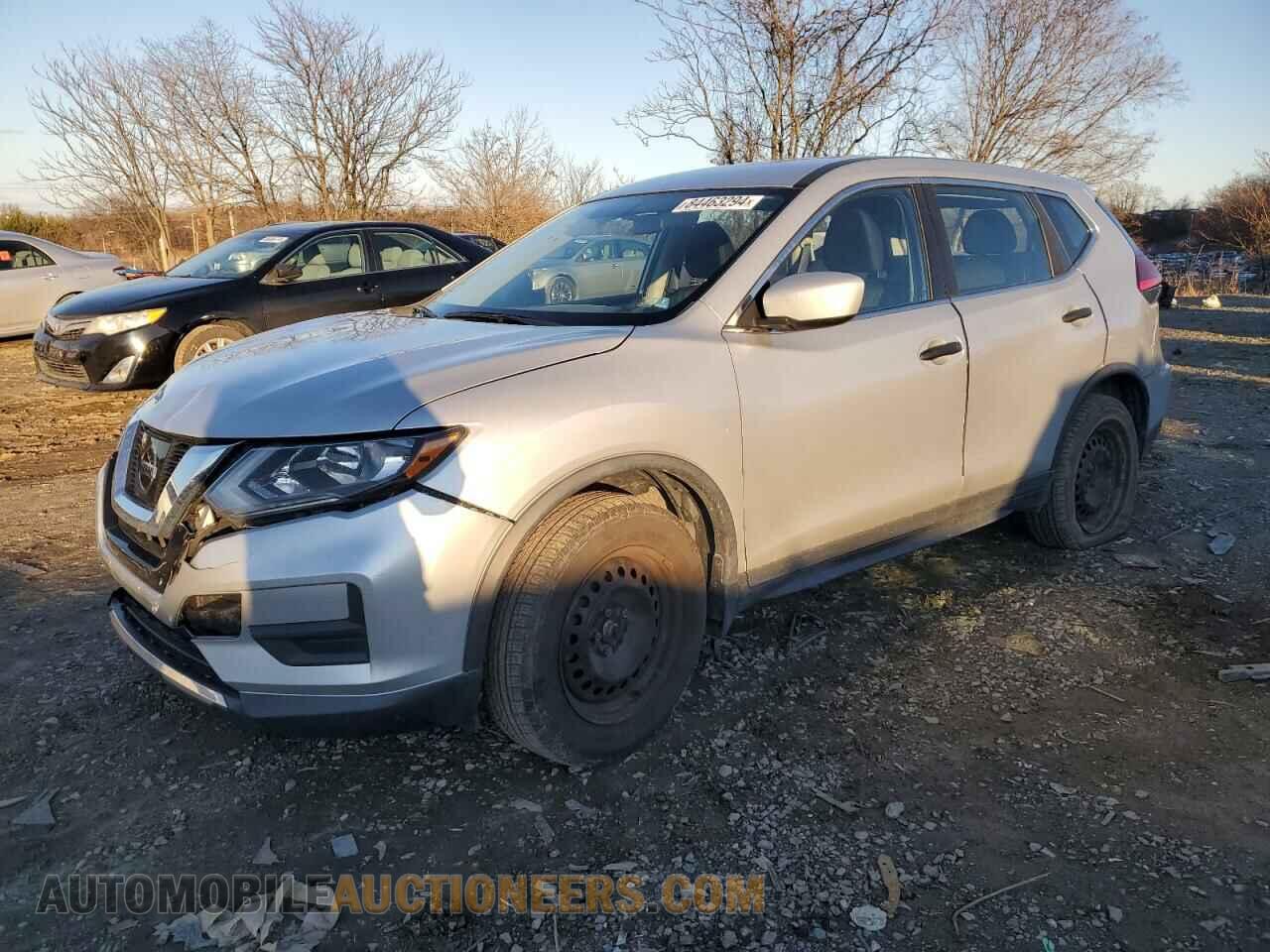 KNMAT2MV1HP618265 NISSAN ROGUE 2017