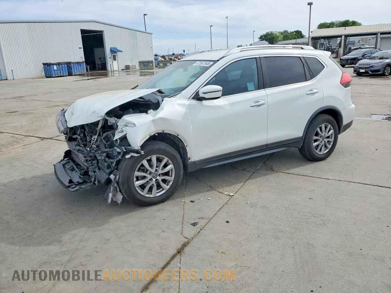 KNMAT2MV5HP581379 NISSAN ROGUE 2017