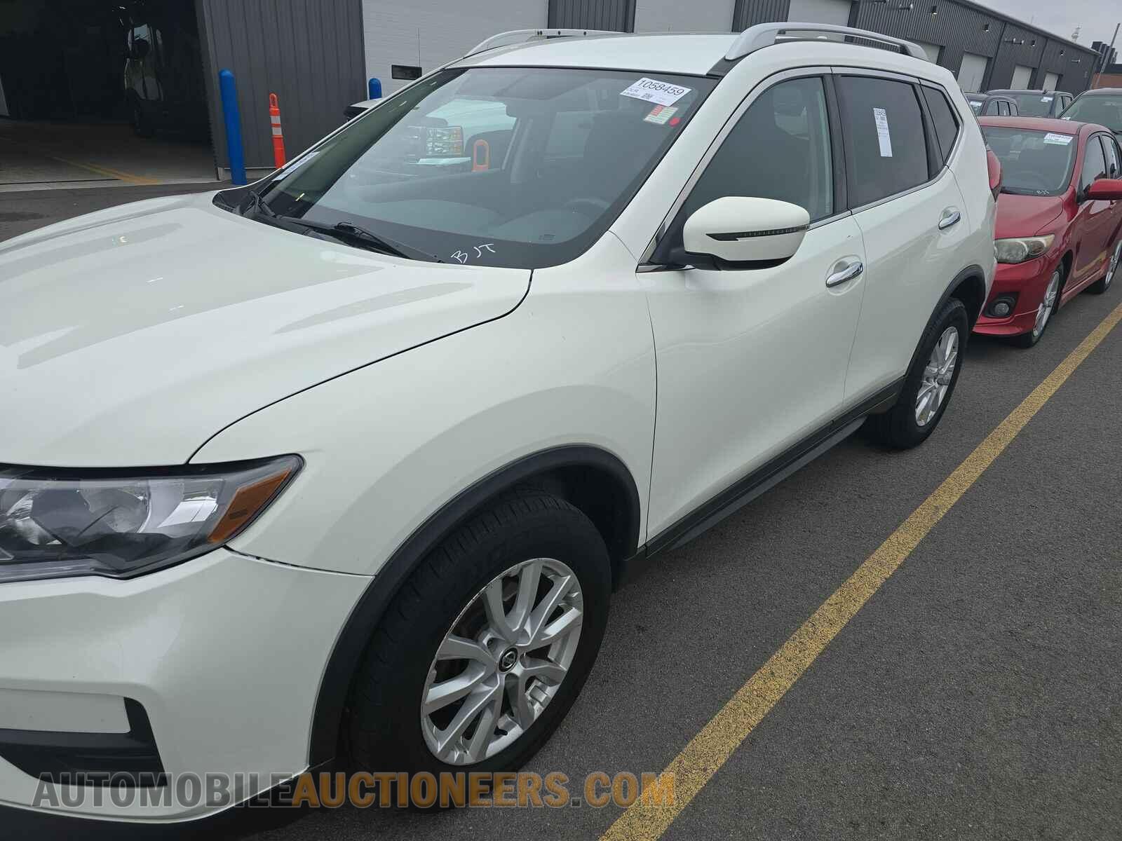 KNMAT2MV6HP601963 Nissan Rogue 2017