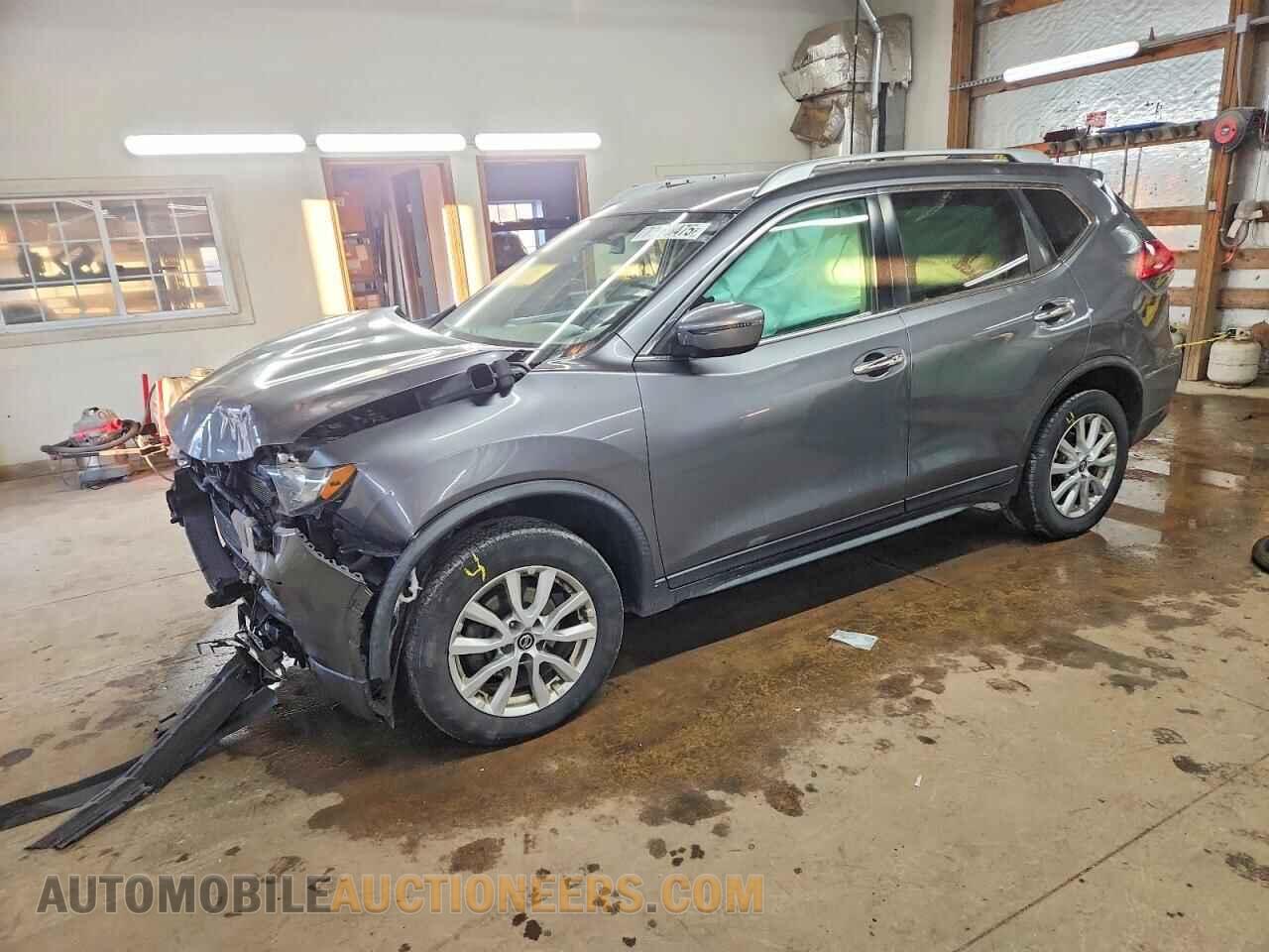 KNMAT2MV8JP560077 NISSAN ROGUE 2018