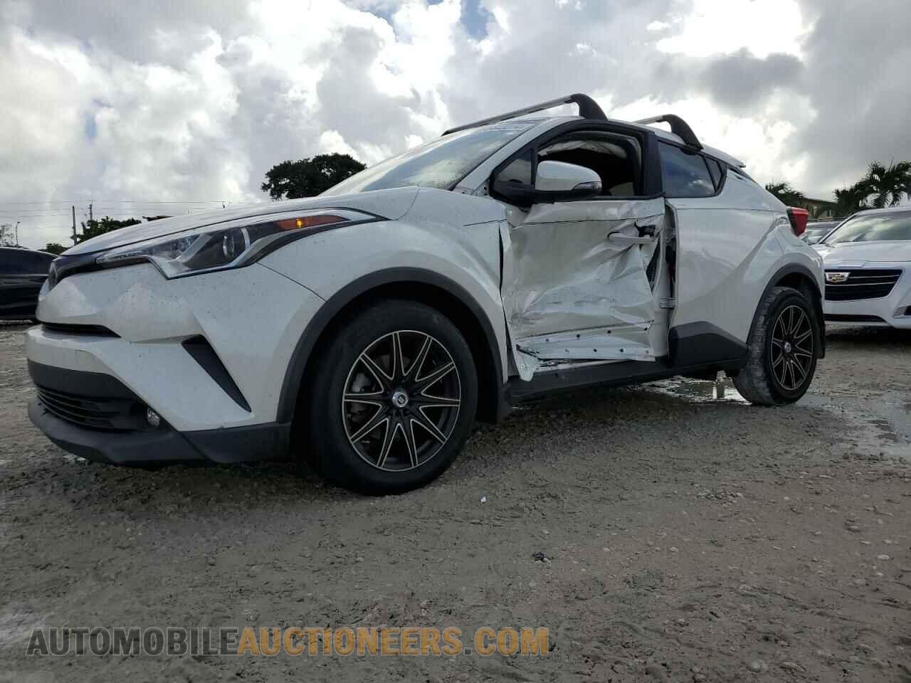 NMTKHMBX6KR095004 TOYOTA C-HR 2019