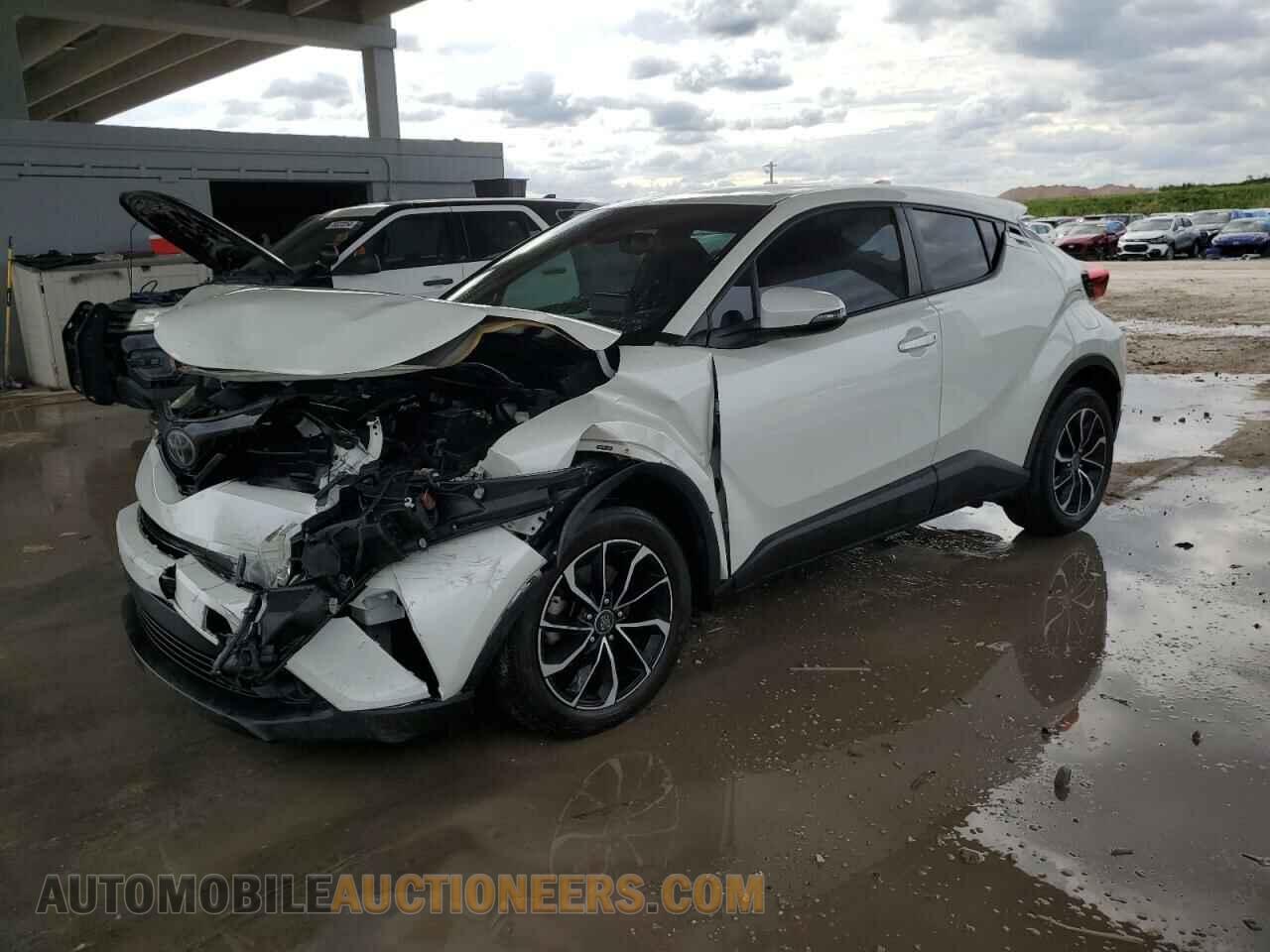 NMTKHMBX9KR097801 TOYOTA C-HR 2019