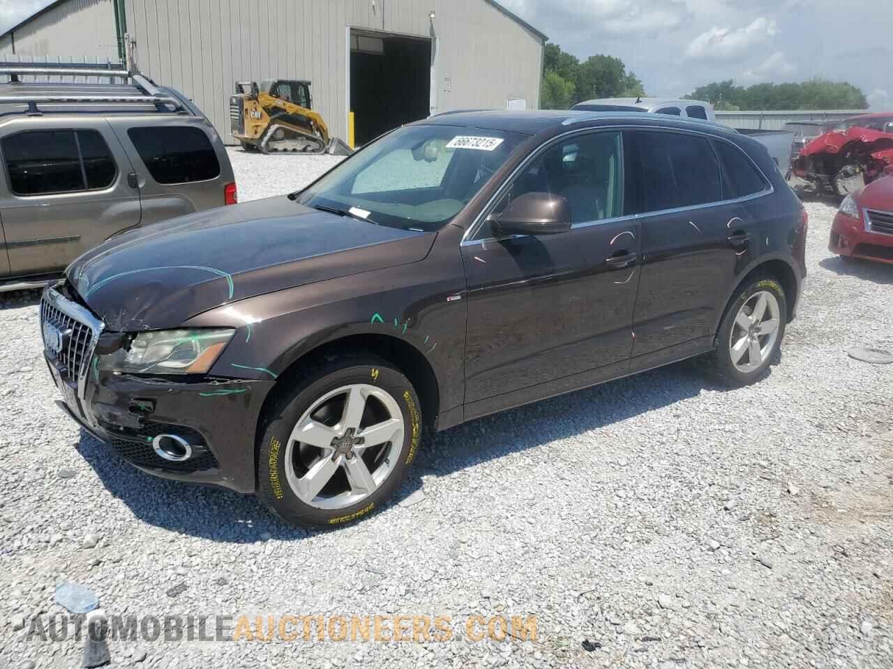 WA1DKAFP5BA045772 AUDI Q5 2011