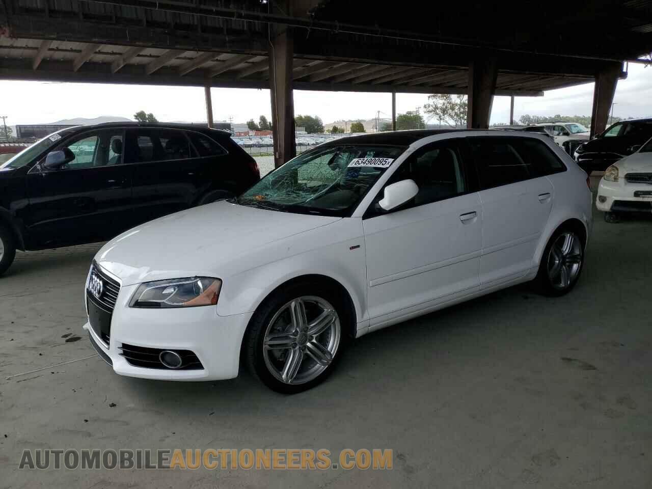 WAUKEAFM9DA026796 AUDI A3 2013