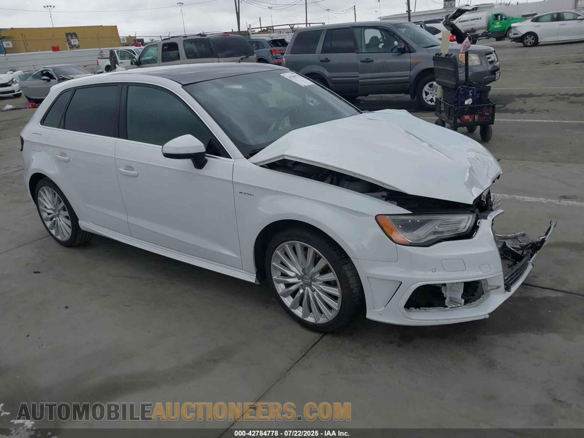 WAUTPBFF2GA028058 AUDI A3 E-TRON 2016