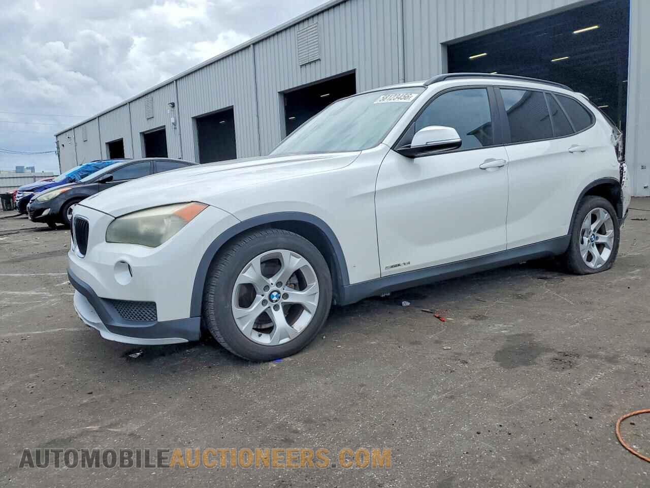 WBAVM1C59FVZ94521 BMW X1 2015