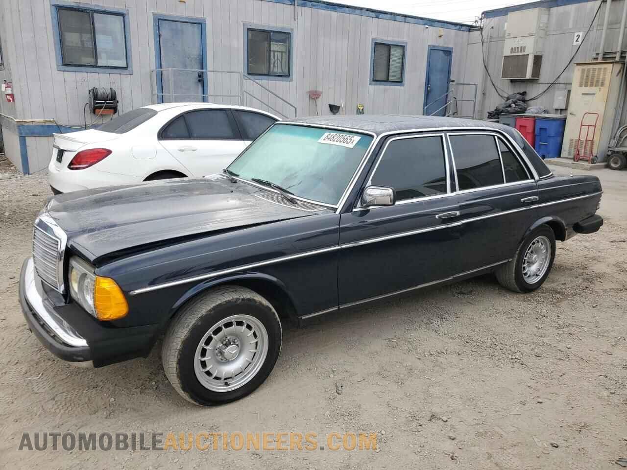 WDBAB33A2CB008564 MERCEDES-BENZ 300-CLASS 1982