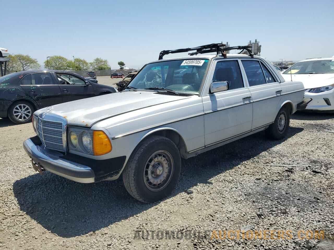 WDBAB33A4DB030888 MERCEDES-BENZ 300-CLASS 1983