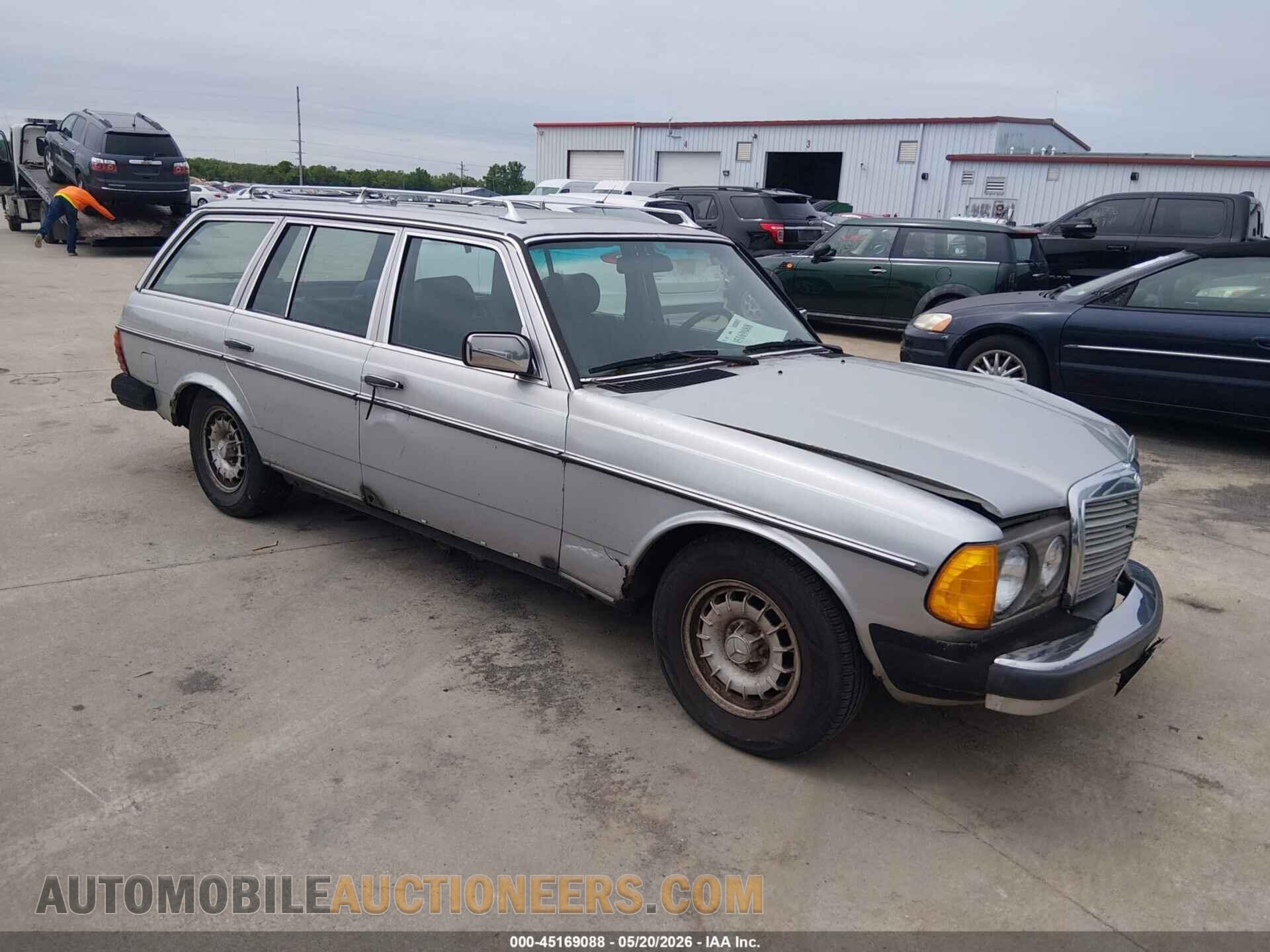 WDBAB93AXDN014101 MERCEDES-BENZ 300 1983