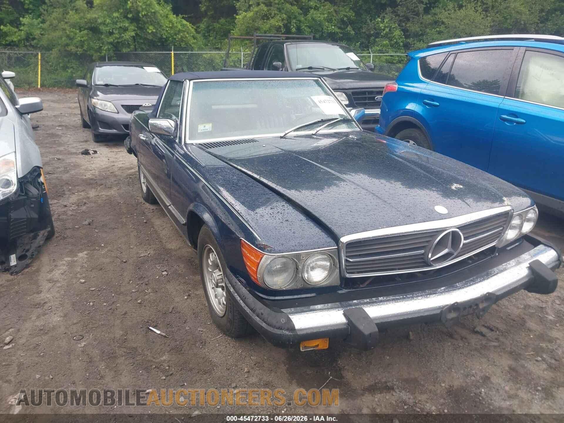 WDBBA45AXCB015675 MERCEDES-BENZ 380 1982