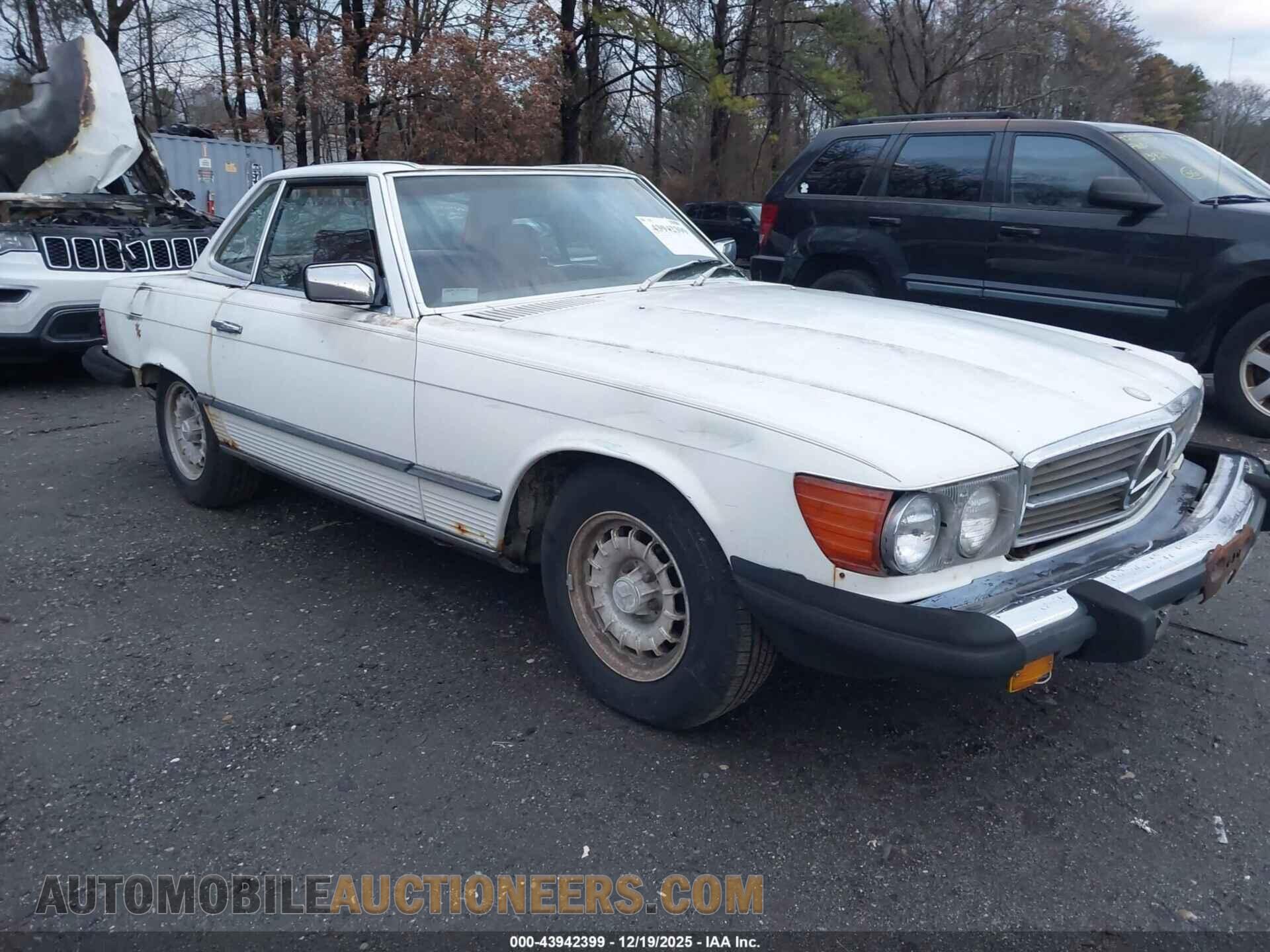 WDBBA45AXDB021428 MERCEDES-BENZ 380 1983