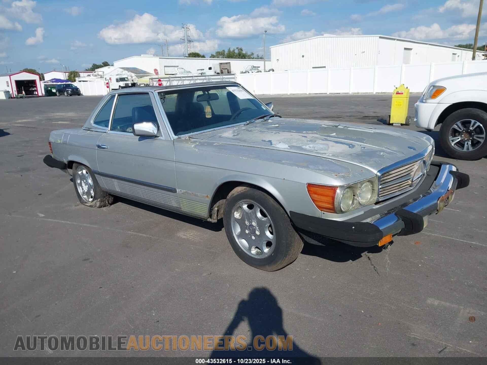 WDBBA45AXDB028458 MERCEDES-BENZ 380 1983