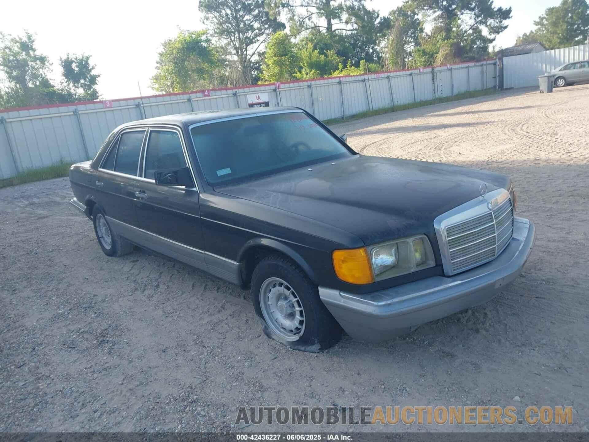 WDBCA32C0FA190208 MERCEDES-BENZ 380 1985