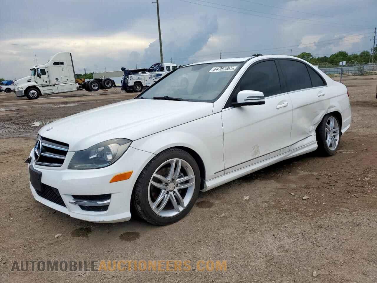 WDDGF4HB9DF977043 MERCEDES-BENZ C-CLASS 2013