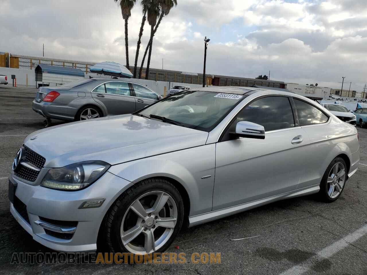 WDDGJ4HB8CF755686 MERCEDES-BENZ C-CLASS 2012
