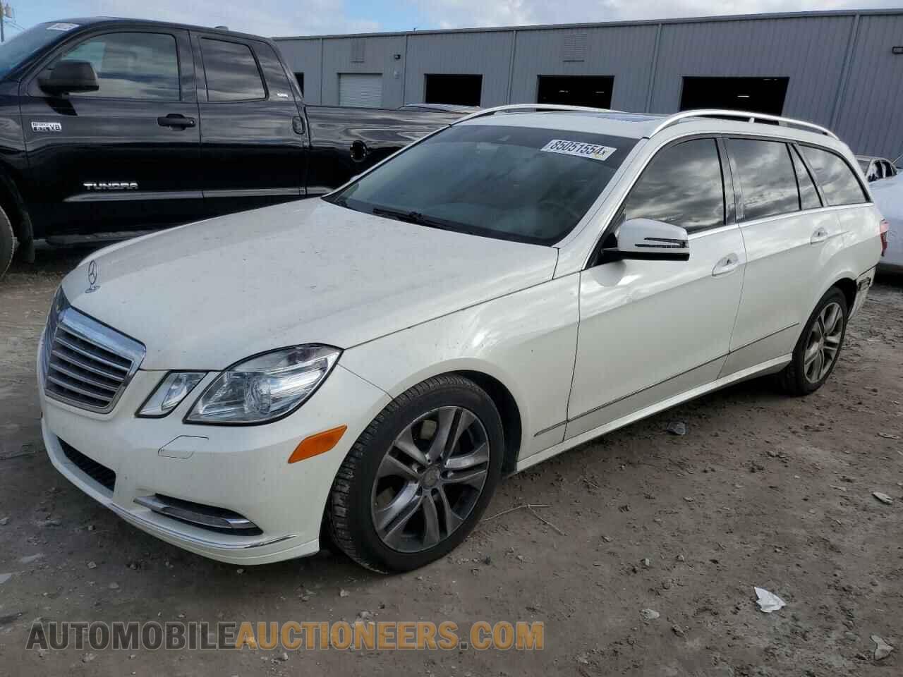 WDDHH8HB5BA402518 MERCEDES-BENZ E-CLASS 2011