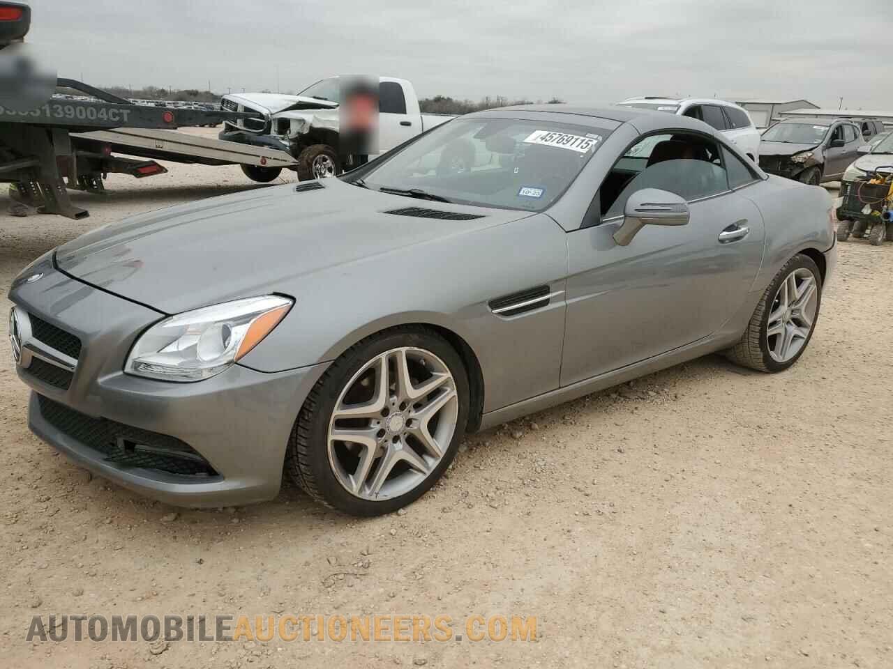 WDDPK4HAXDF070563 MERCEDES-BENZ SLK-CLASS 2013