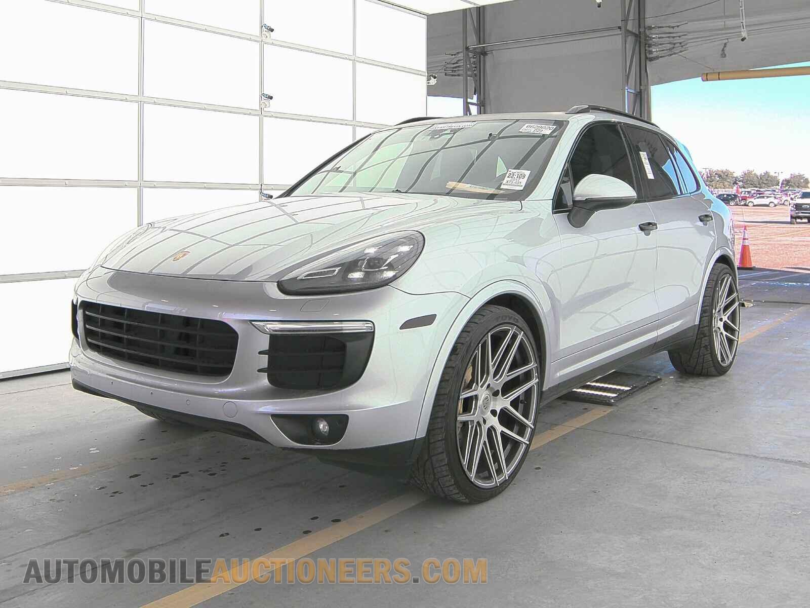WP1AA2A25HKA81380 Porsche Cayenne 2017