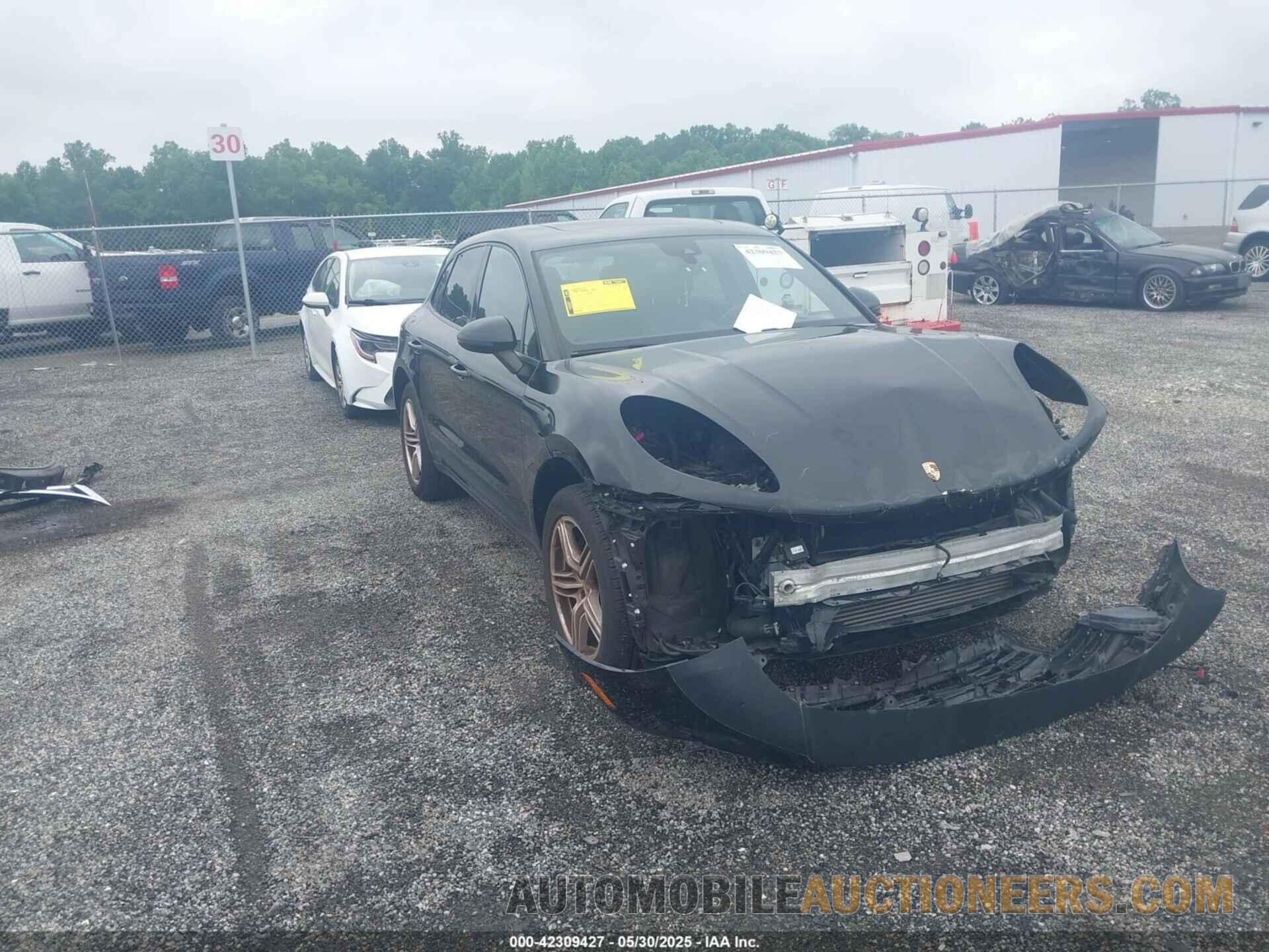WP1AA2A57HLB06493 PORSCHE MACAN 2017