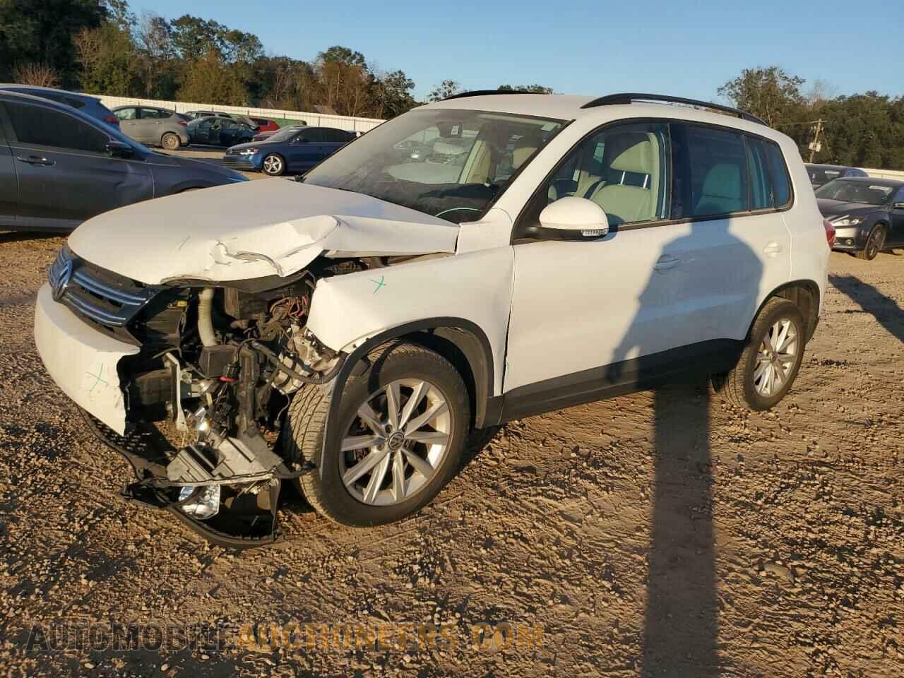 WVGAV7AX0FW565490 VOLKSWAGEN TIGUAN 2015