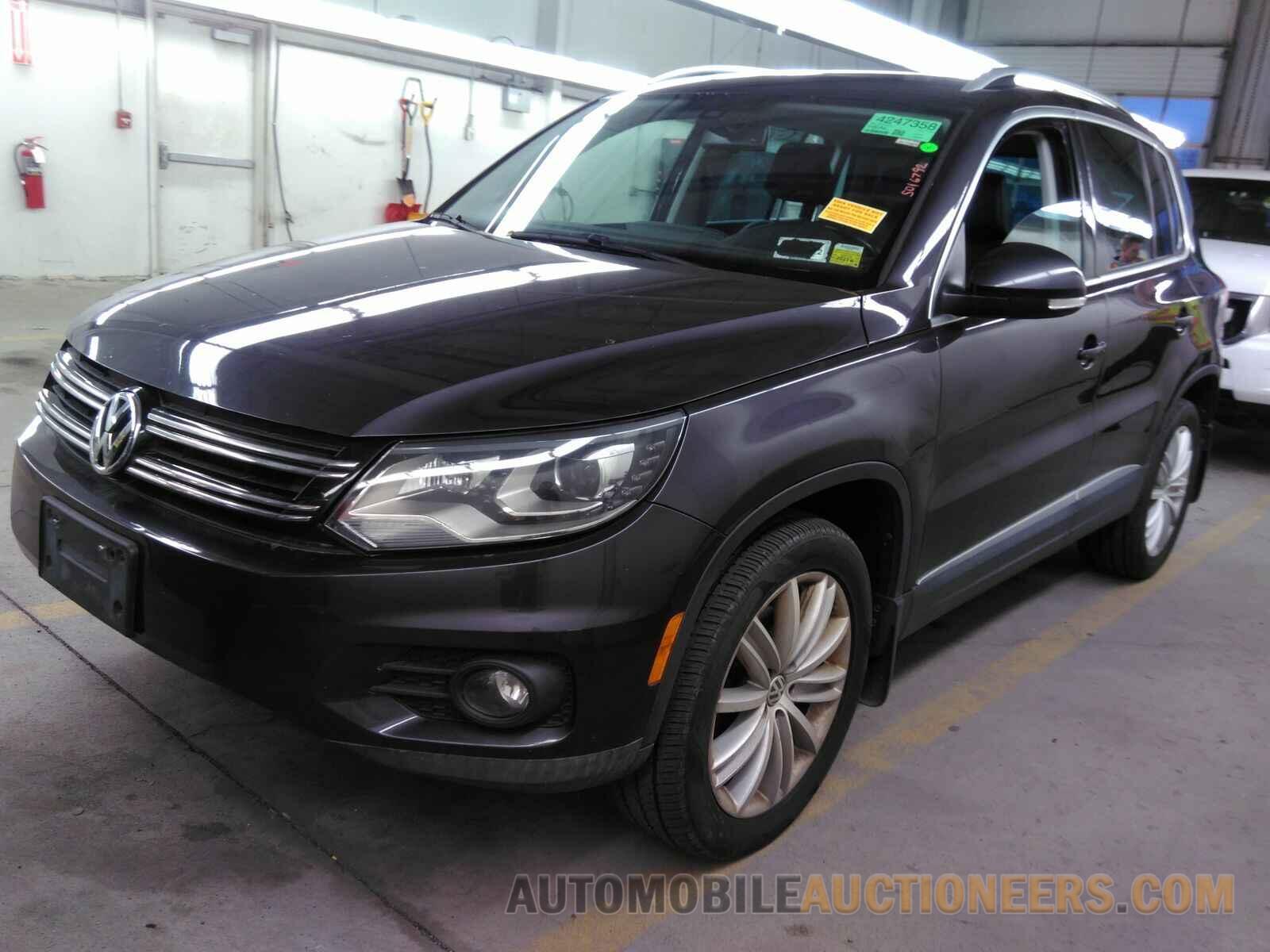 WVGBV7AX7GW583832 Volkswagen Tiguan 2016