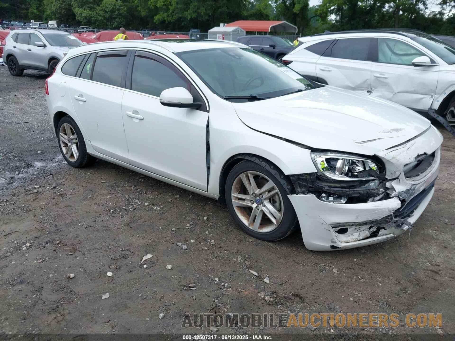 YV140MEB8F1188282 VOLVO V60 2015
