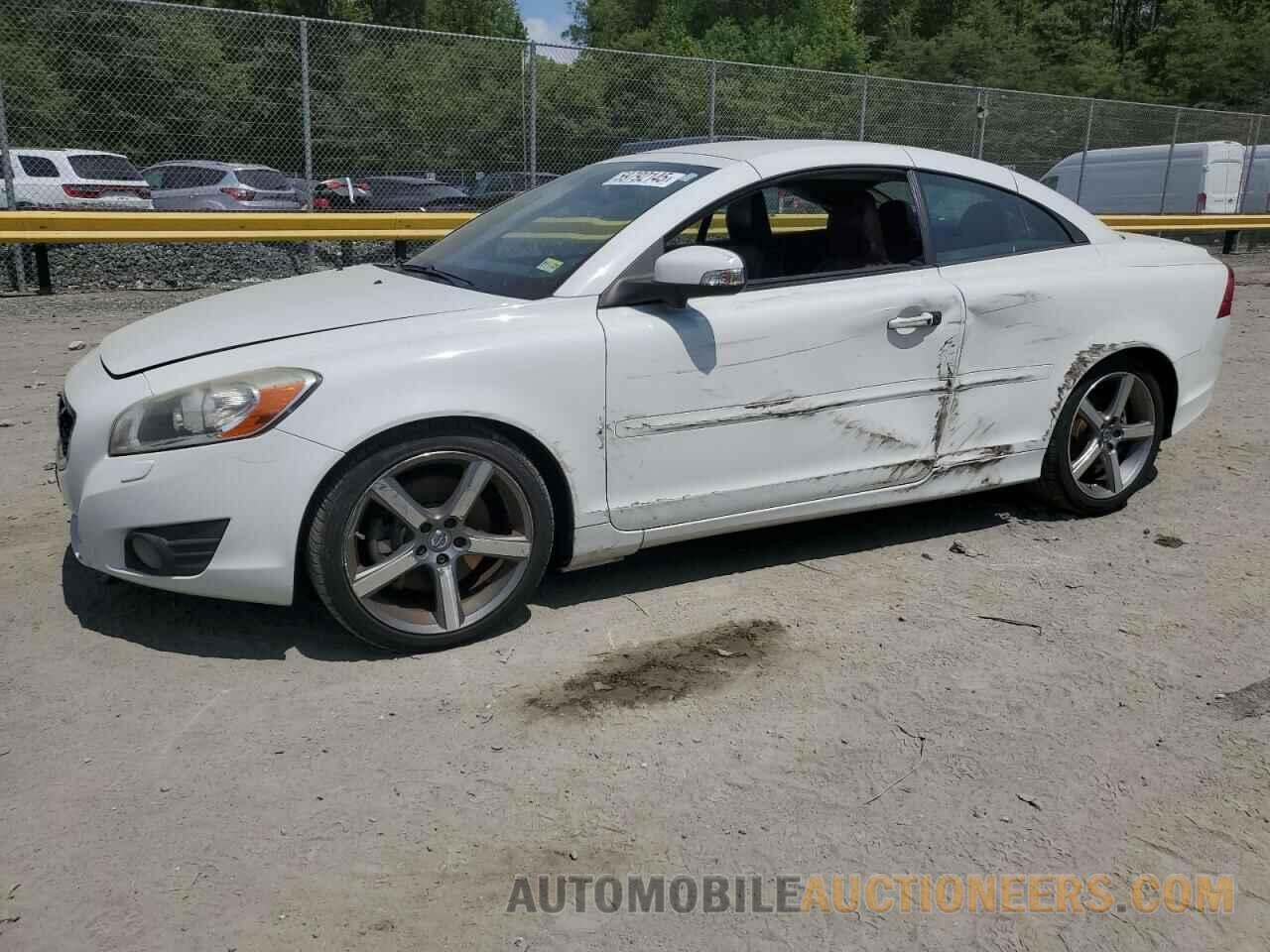 YV1672MC3BJ120680 VOLVO C70 2011