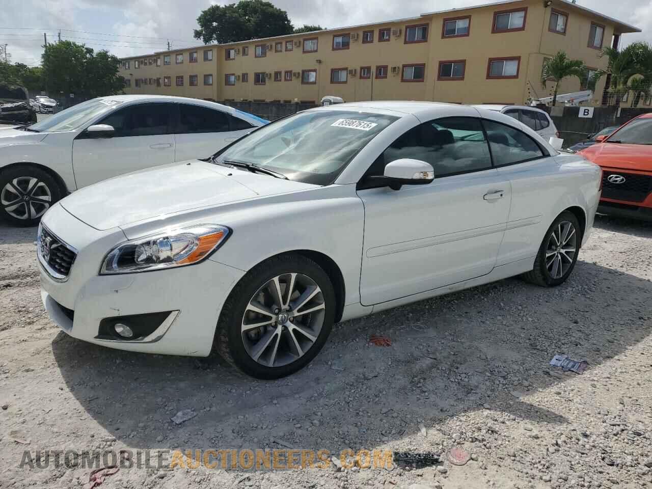 YV1672MC5DJ143753 VOLVO C70 2013