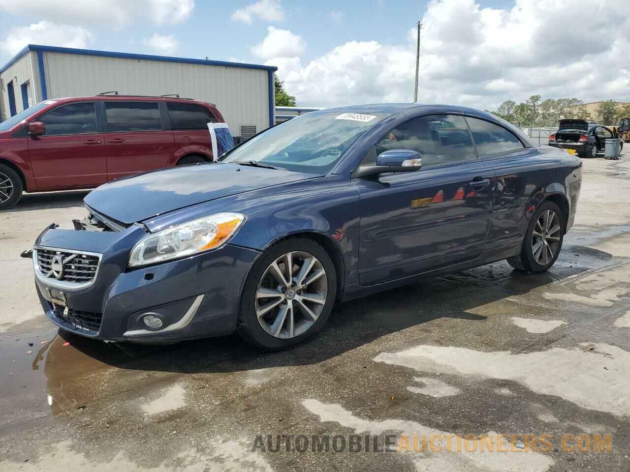 YV1672MC9DJ138037 VOLVO C70 2013
