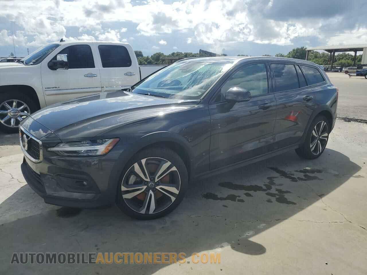 YV4L12WY1P2109727 VOLVO V60 2023