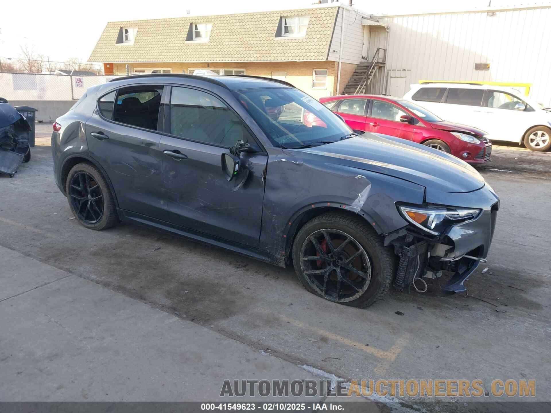 ZASFAKNN5J7B93821 ALFA ROMEO STELVIO 2018